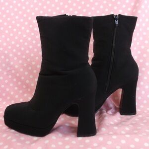 Westies Black Ankle zipper boots.  Black 7 1/2” M